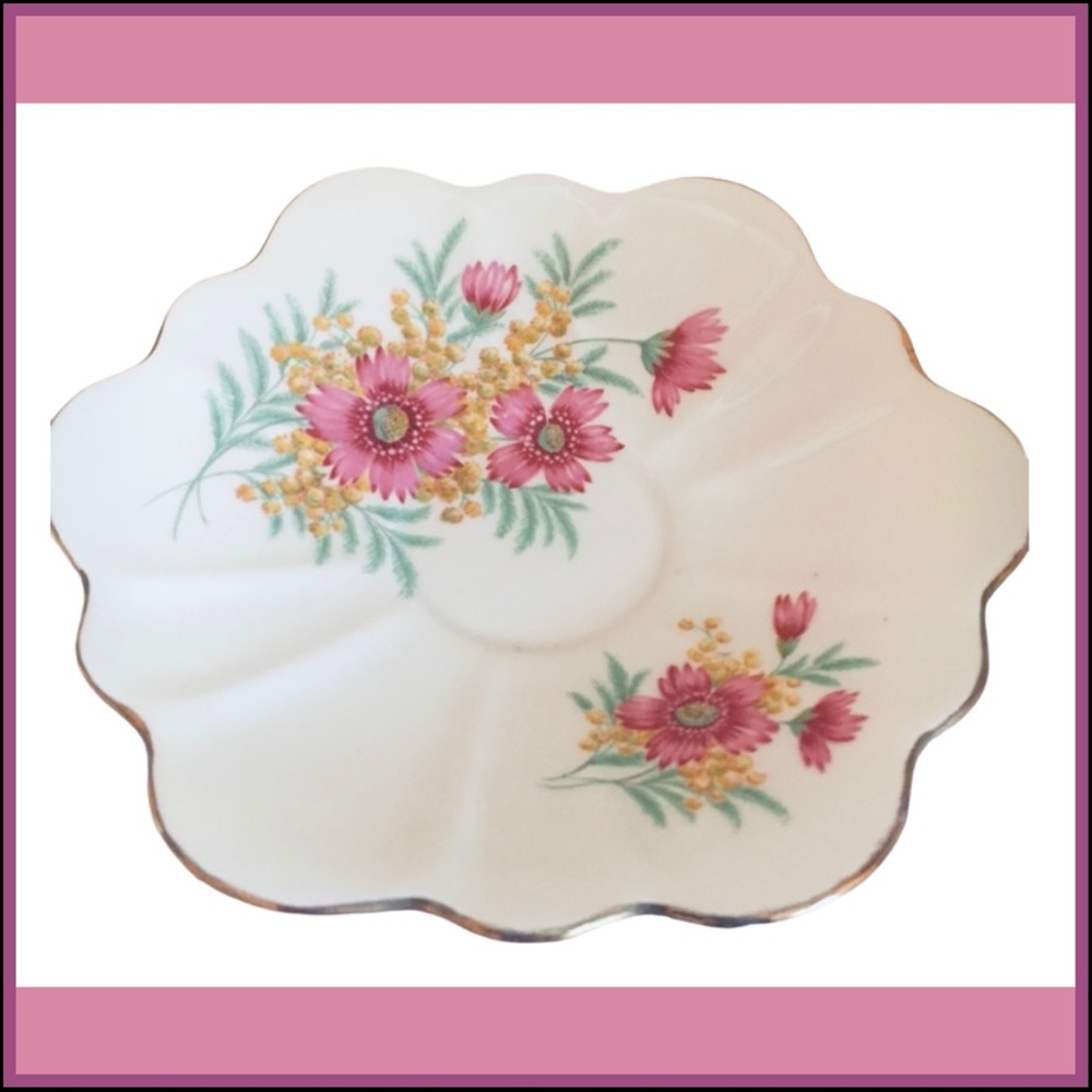 SOLD VINTAGE ROYAL IMPERIAL BONE CHINA TEA CUP & SAUCER - Picture 4 of 6